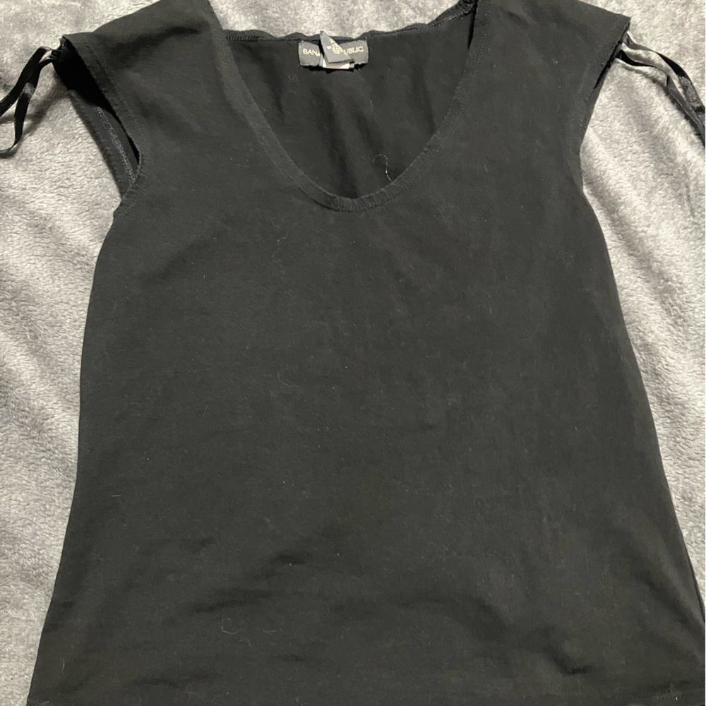 Black cropped muscle top